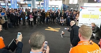 Watch robot powered by snappy ubuntu core plays football in at mwc 2016